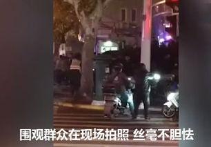 男子野外拍照吃瓜,男子意外捕捉自然瞬间