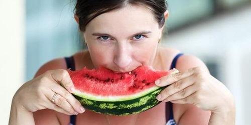 粤语吃瓜女,揭秘“吃瓜女生”的趣味生活